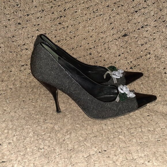 MIU MIU-Black Tweed Pointed-Toe Pump w/ Floral Design on Patent Toe-Sz 38.5-EX - Picture 4 of 8